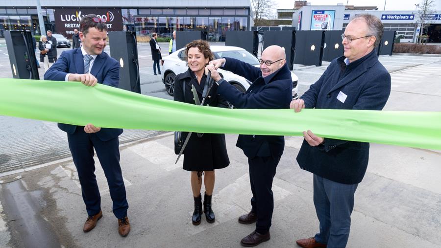 Smappee Smartstop opent grootste snellaadplein van Vlaanderen