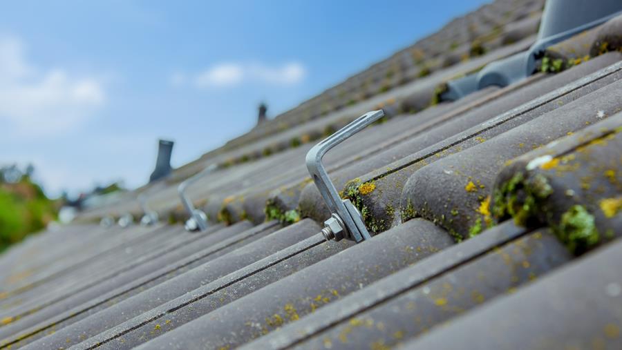 "Uw vakmanschap, onze zonnepaneelbevestigingen"