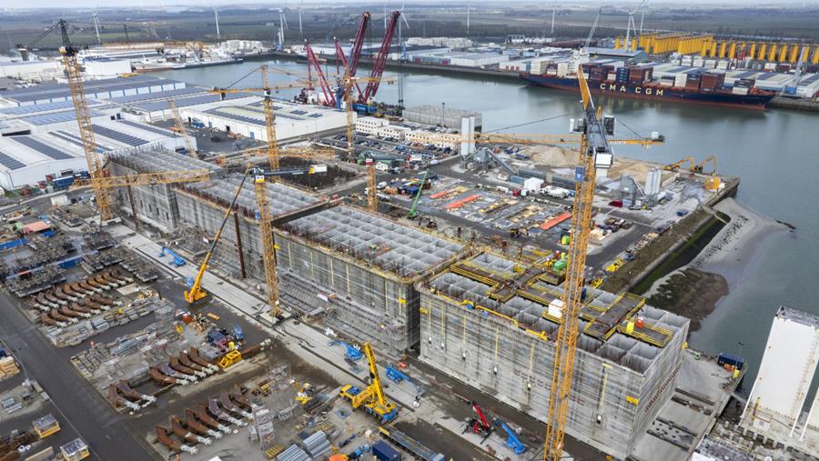 Une grue à tour Liebherr prête pour un tour de force inédit