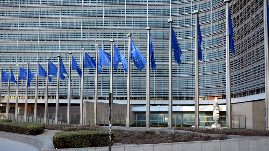 L’UE adapte les règles CO2 pour la transition auto
