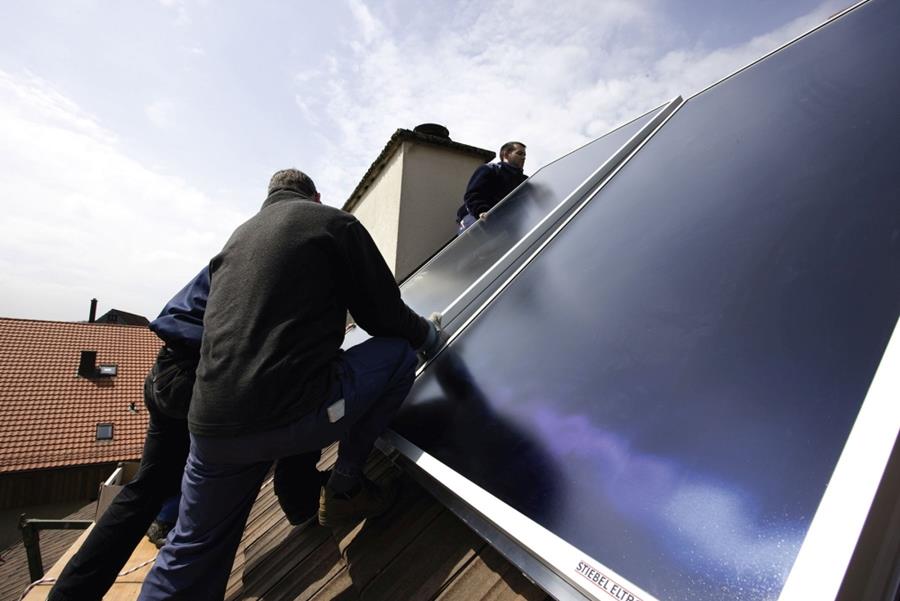 L'installation, le démarrage et la maintenance du système solaire a pression