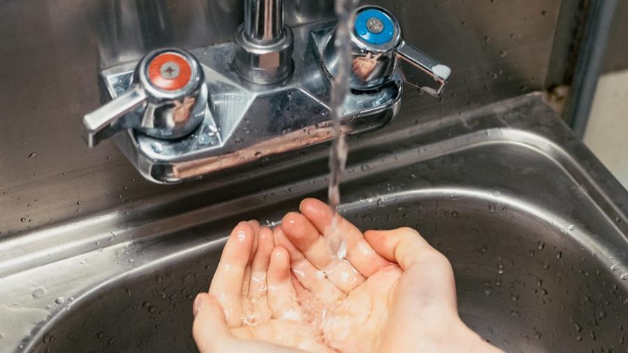 Comment redémarrer les installations sanitaires en toute sécurité?